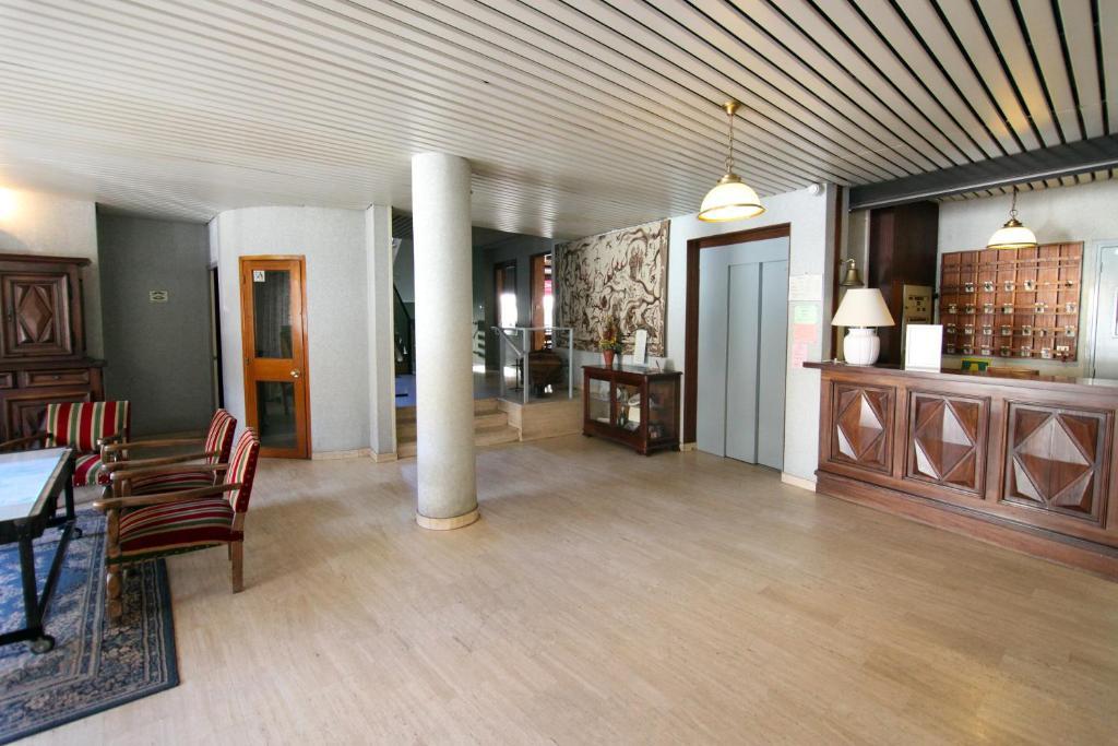Logis Hotel Restaurant Du Commerce La Canourgue Zewnętrze zdjęcie