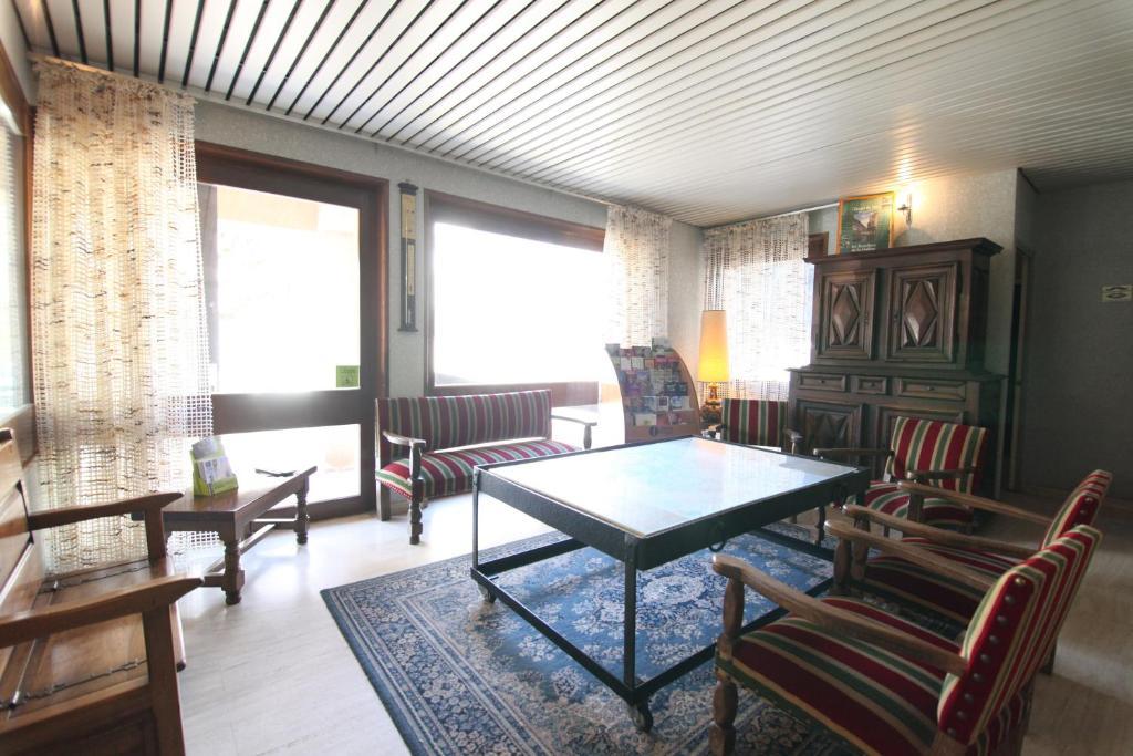 Logis Hotel Restaurant Du Commerce La Canourgue Zewnętrze zdjęcie