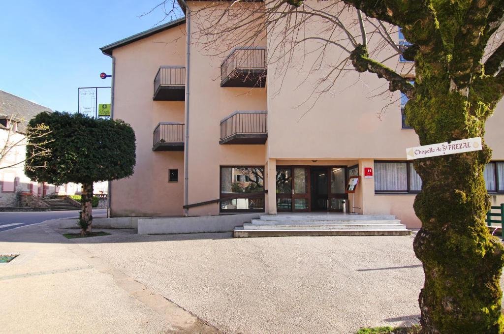 Logis Hotel Restaurant Du Commerce La Canourgue Zewnętrze zdjęcie