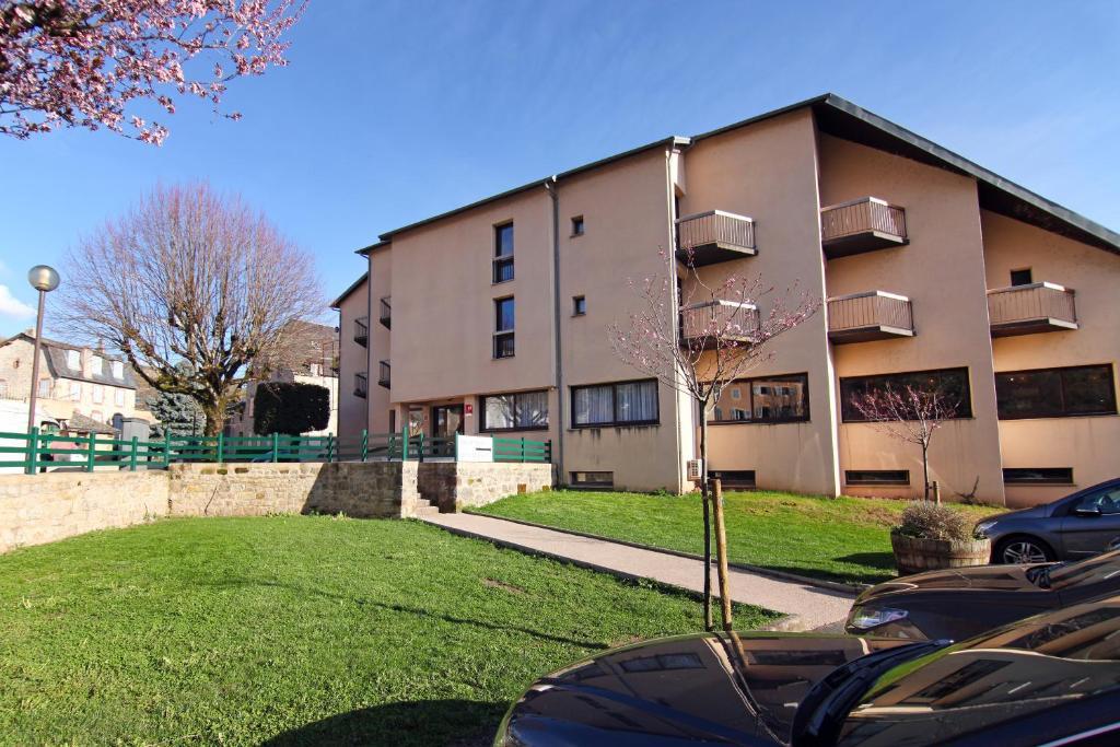 Logis Hotel Restaurant Du Commerce La Canourgue Zewnętrze zdjęcie