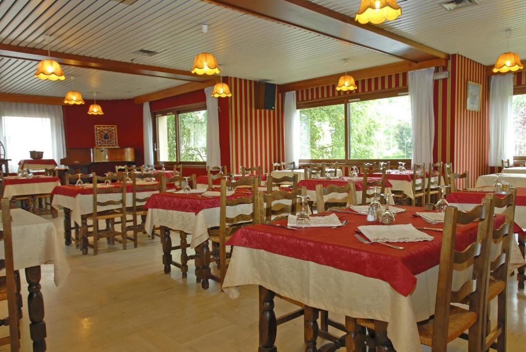 Logis Hotel Restaurant Du Commerce La Canourgue Zewnętrze zdjęcie