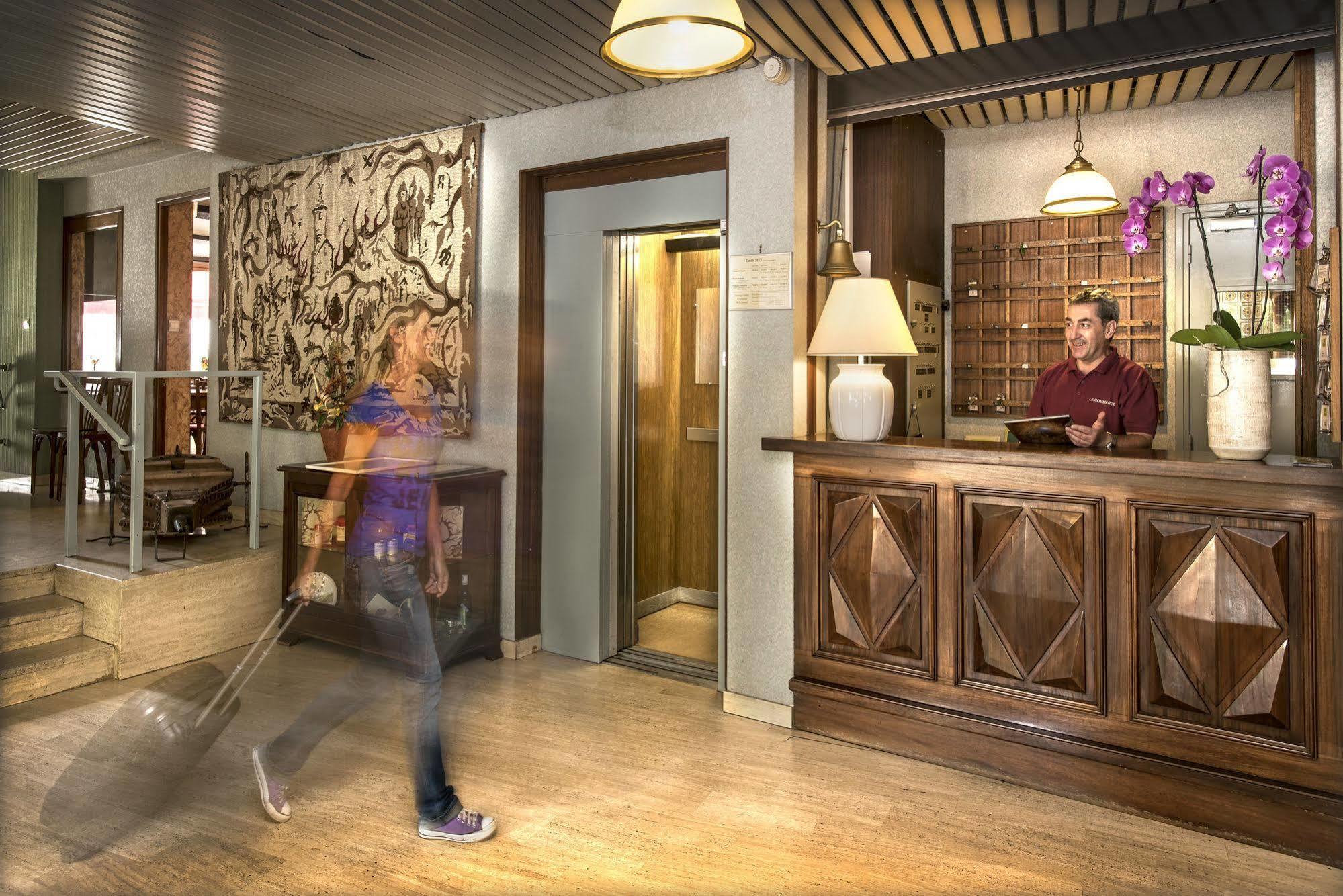 Logis Hotel Restaurant Du Commerce La Canourgue Zewnętrze zdjęcie