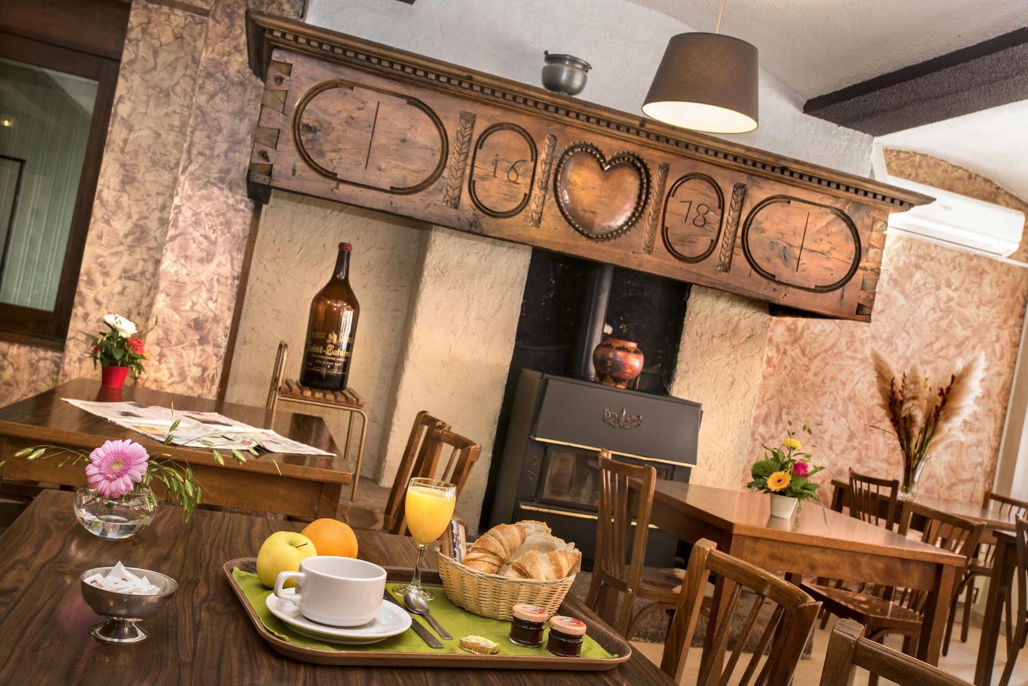 Logis Hotel Restaurant Du Commerce La Canourgue Zewnętrze zdjęcie