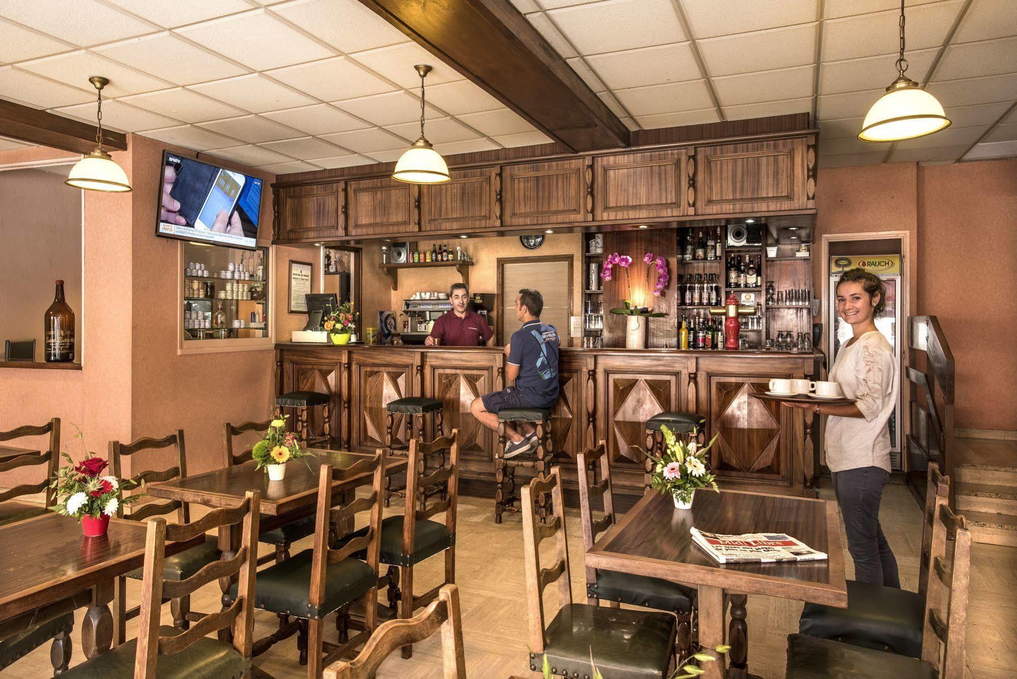 Logis Hotel Restaurant Du Commerce La Canourgue Zewnętrze zdjęcie